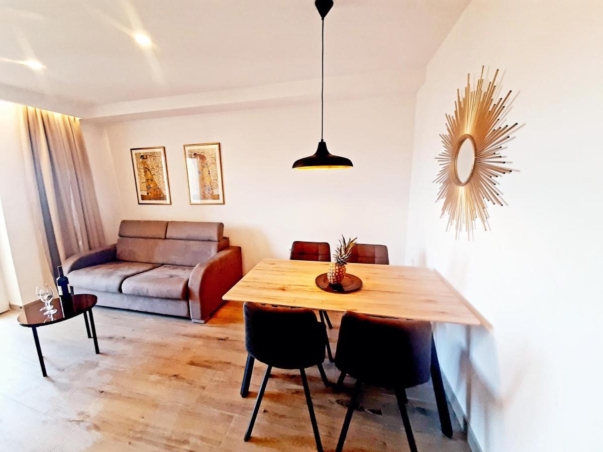 Apartments Tonkita With Jacuzzi Makarska Exterior foto