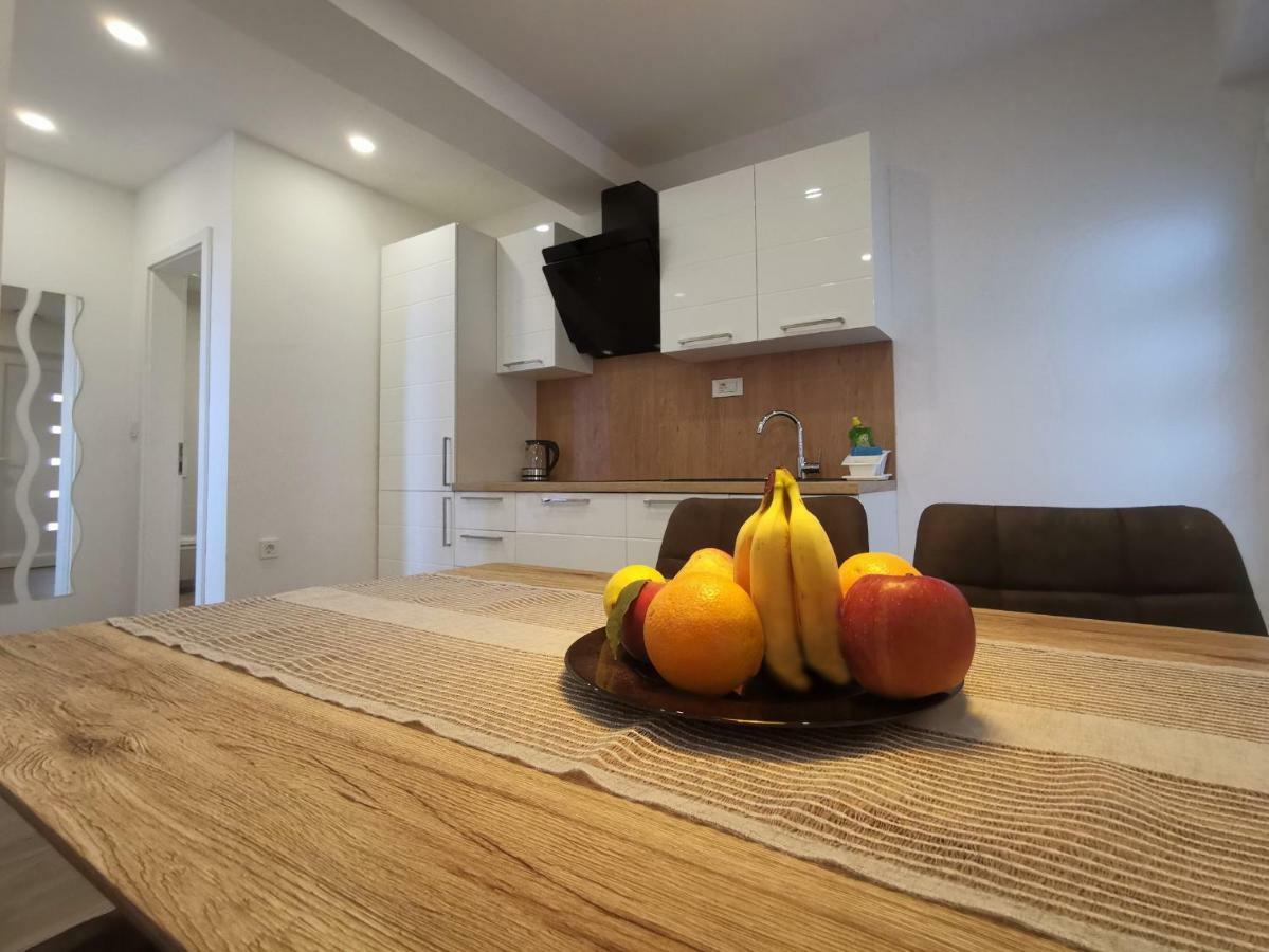Apartments Tonkita With Jacuzzi Makarska Exterior foto